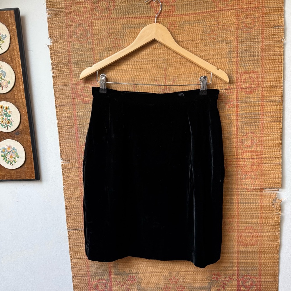 Vintage Black Velvet Silk High Waisted Pencil Skirt